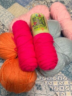 I love this Yarn Hot Pink & Orange Yarn Bundle
